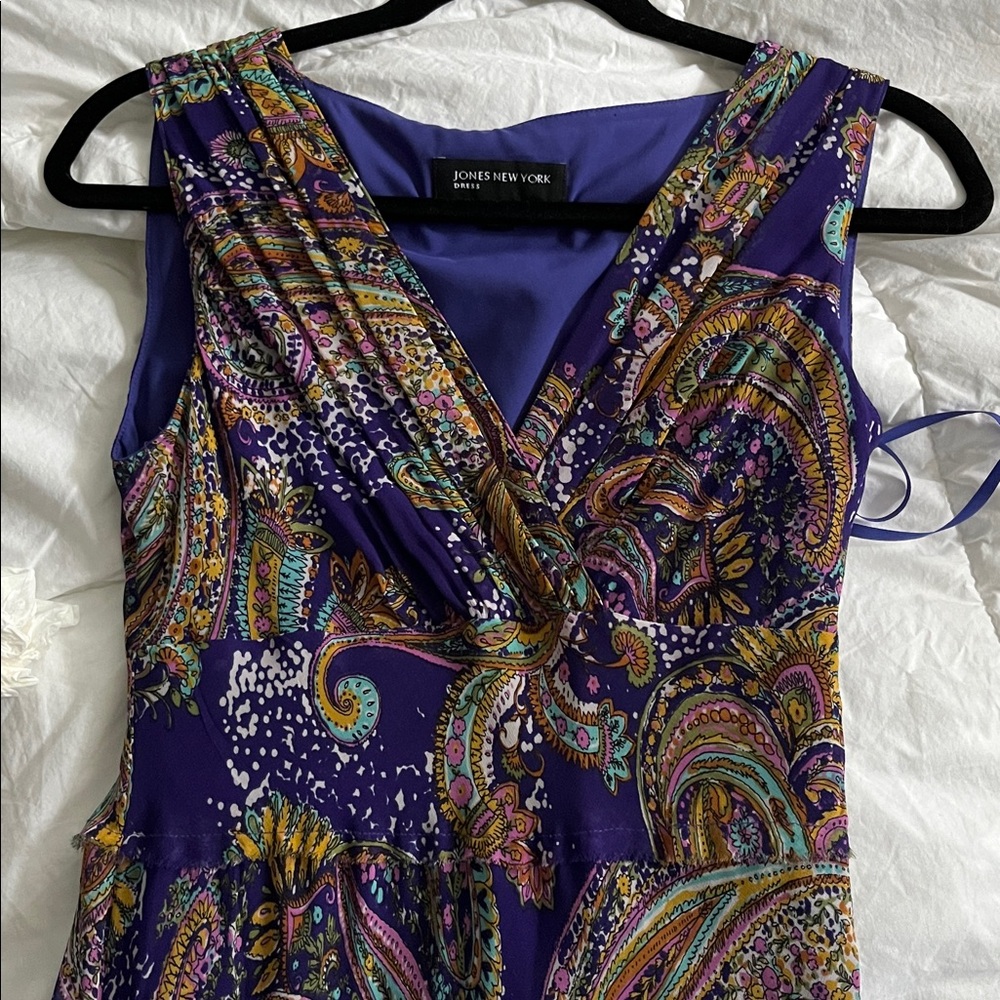 Jones New York dress size 4 vintage y2k purple patterned maxi v neck dress